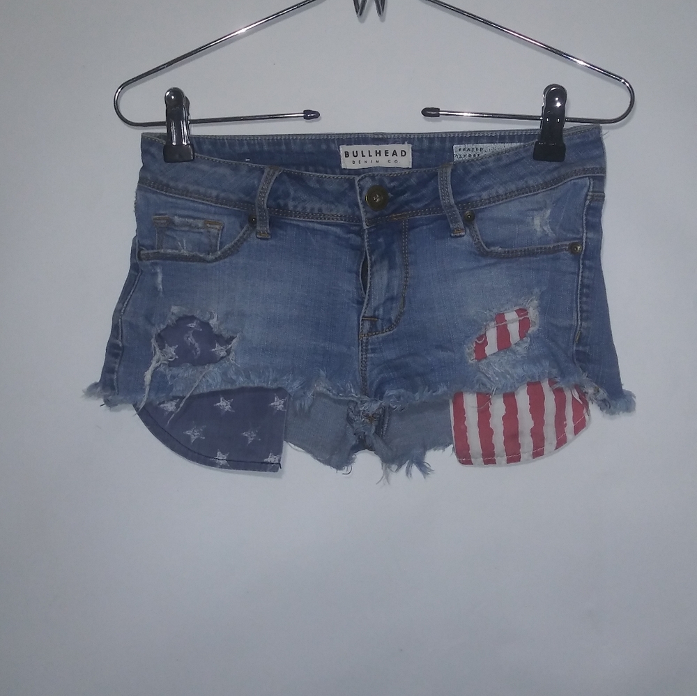 Bullhead jeans shorts w/ American flag pockets